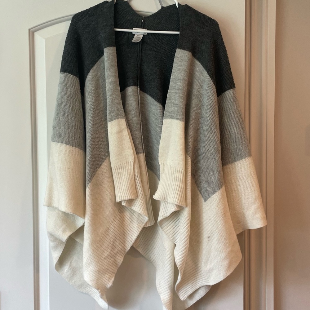 COPY - Nordstrom Rack Poncho for @minina16 to add to bundle ❤️